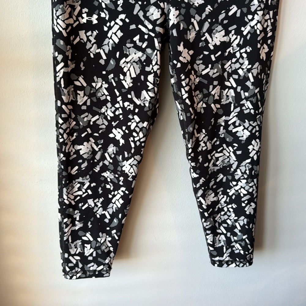 Under Armour Girls Cropped Black and White Leggings - Picture 3 of 8